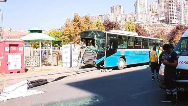 Ankara’da otobüs durağa çarptı: 3 ölü, 3 yaralı