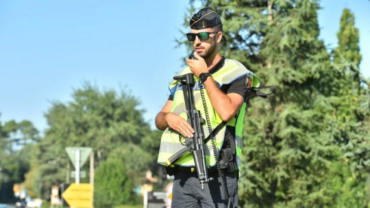 Fransa’da polise saldırı: 4 polis hayatını kaybetti