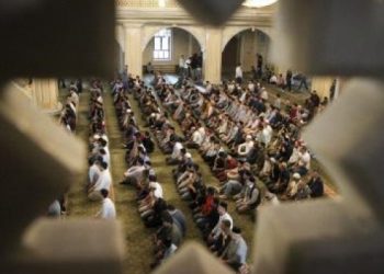 Azerbaycan camilerden hoparlörlerle ezan okunmasını yasakladı