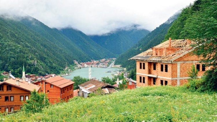 Uzungöl’de kaçak yapı sahipleri çadır kurup nöbet tuttu, yıkım başlayamadı