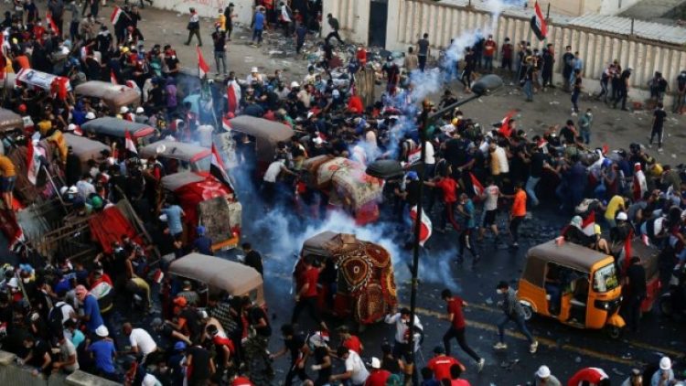 Şii lider Mukteda Sadr Irak’ta protestolara katıldı