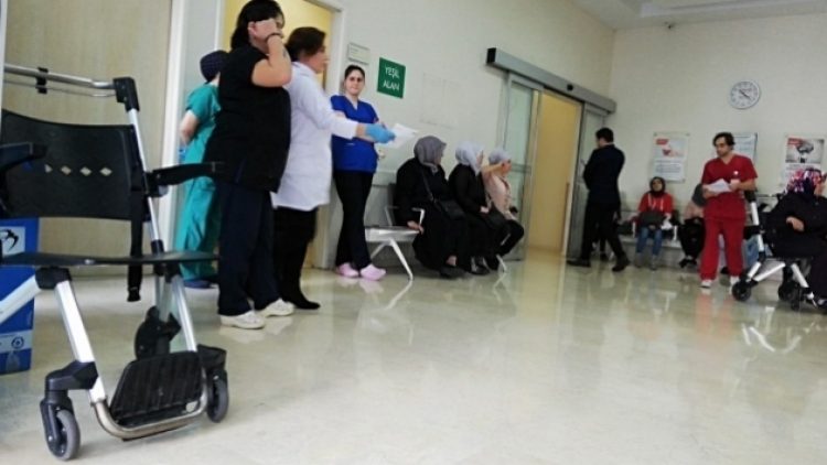 Fabrikada gıda zehirlenmesi: 30 işçi hastaneye kaldırıldı