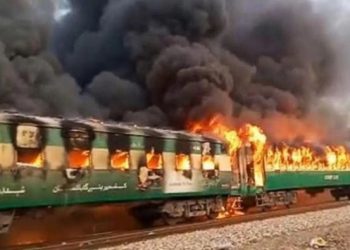 Pakistan’da yolcu treninde yangın: 73 kişi feci şekilde can verdi