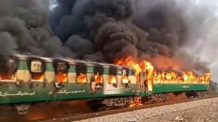 Pakistan’da yolcu treninde yangın: 73 kişi feci şekilde can verdi
