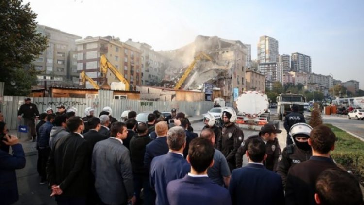 AKP’li belediye sabah 4’te yurt binasını yıktı, arsayı Hazine’ye geçirdi