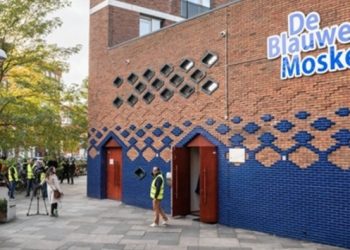 Amsterdam’da bir ilk: Hoparlörden ezan okundu