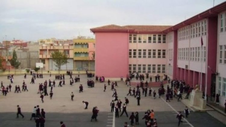 Otizmli çocukların yuhalandığı okulun müdürü ve yardımcısı görevden alındı