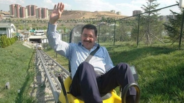 Melih Gökçek, ‘giderayak’ Beyaz TV çalışanına 60 büfe vermiş