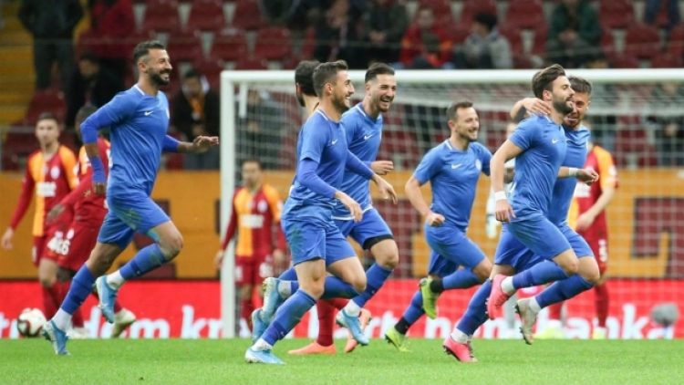 Galatasaray evinde tuzla buz oldu