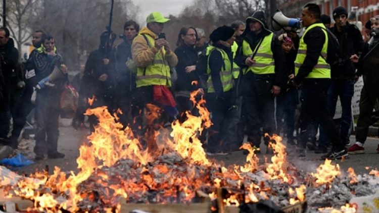 Fransa’da grev 3. gününde: 25 yıldır böylesi görülmedi