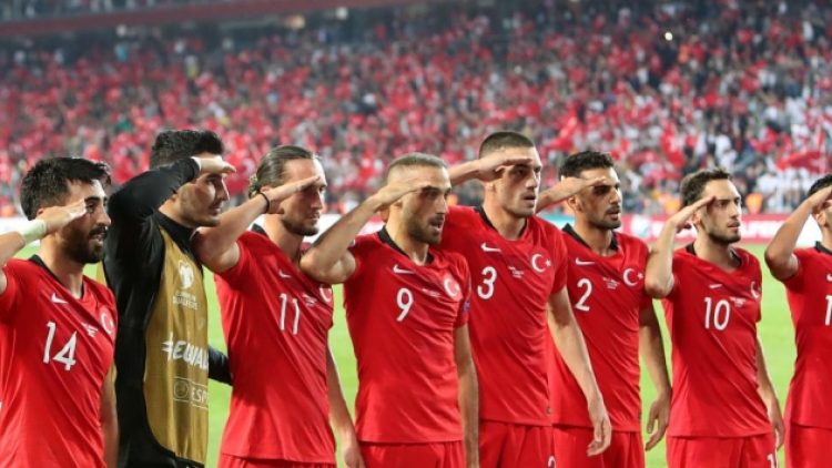 UEFA’dan asker selamı veren Türk futbolcular hakkında karar