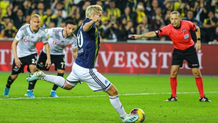 Fenerbahçe üç golle Beşiktaş’ı geçti