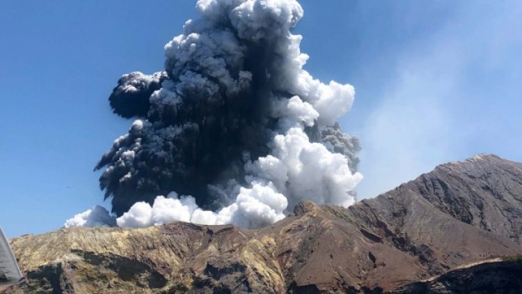Yeni Zelanda’daki Whakaari Yanardağ patlamasında ölü sayısı 19’a yükseldi