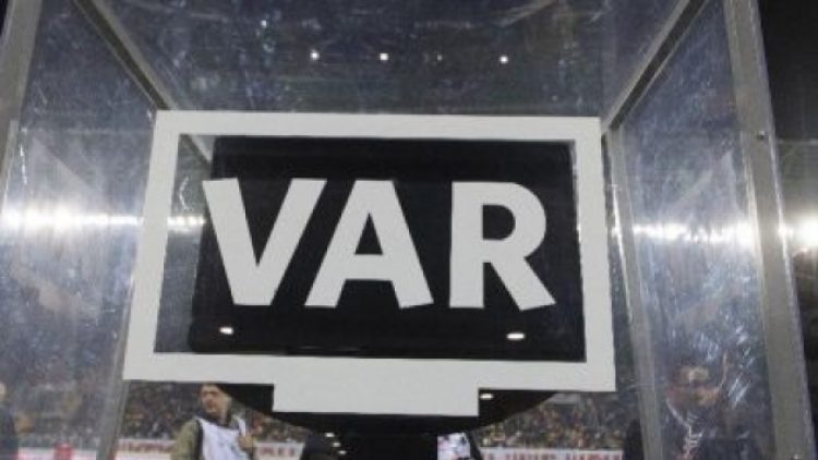 UEFA Başkanı Ceferin, her takıma her devre için 1 kez VAR’a itiraz hakkı istedi