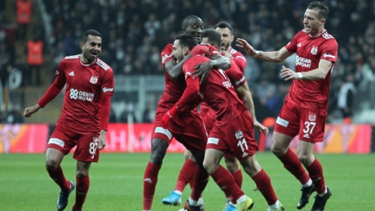 Lider Sivasspor, Beşiktaş galibiyetini böyle kutladı