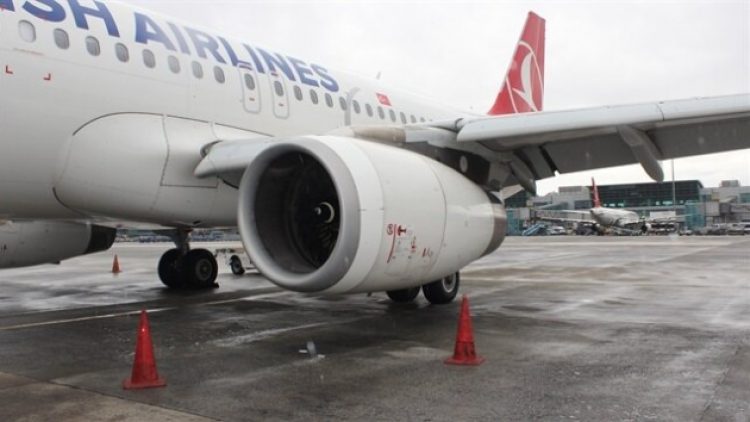 THY uçağının lastiği patladı