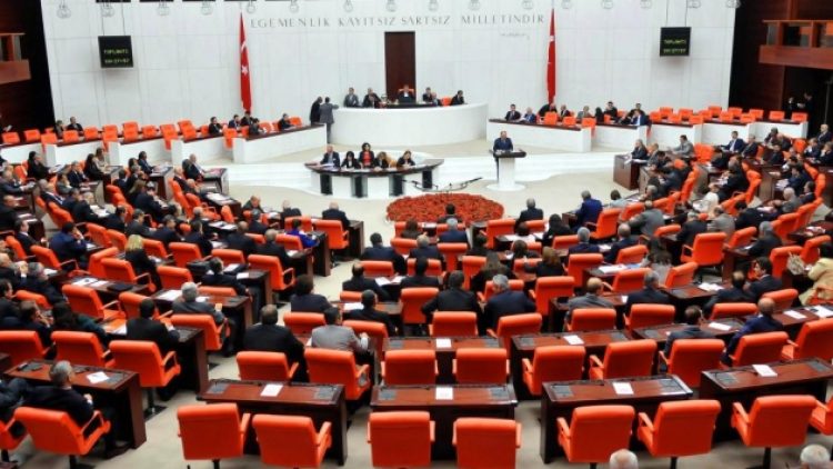 Babacan’ı beklerken sürpriz parti kuruldu