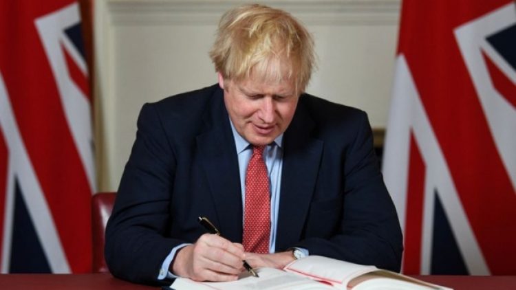 İngiltere Başbakanı Boris Johnson Brexit anlaşmasına imzayı attı