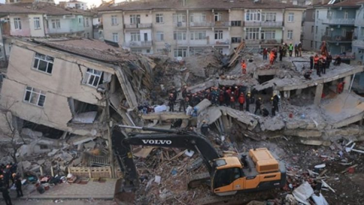 Elazığ’da yıkılan binalar dere kumuyla yapılmış