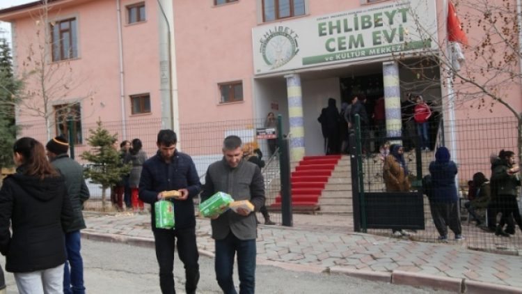 Cemevlerine sığınan Aleviler: Yardım yağıyor ama faydalanamıyoruz