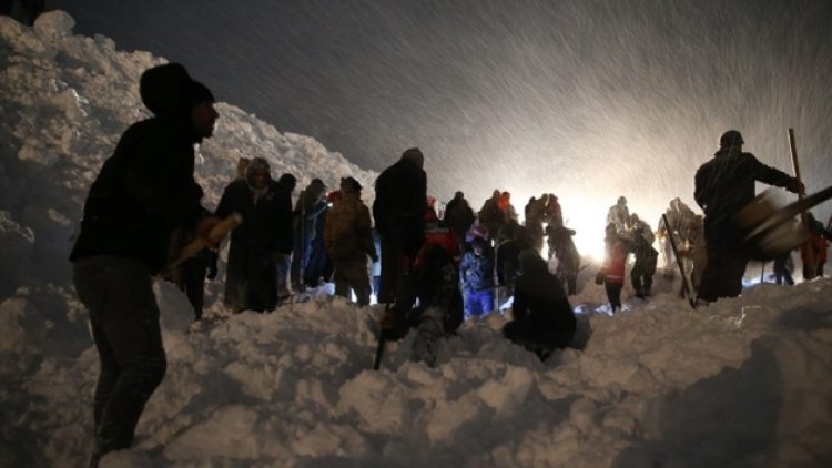 Van’da yüksek çığ tehlikesi nedeniyle arama çalışmaları durduruldu