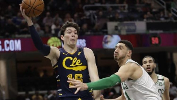 Enes Kanter double-double yaptı, Türk Derbisini Boston Kazandı