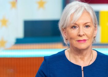 İngiltere Sağlık Bakan yardımcısı Nadine Dorries koronavirüse yakalandı