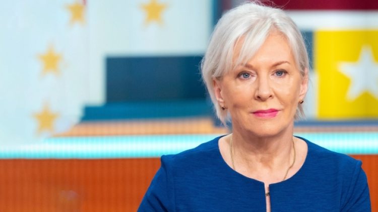 İngiltere Sağlık Bakan yardımcısı Nadine Dorries koronavirüse yakalandı