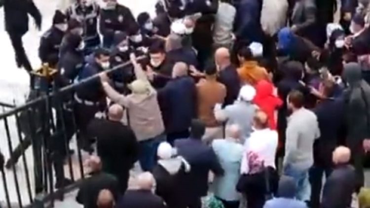 Yurt şartlarını beğenmeyen umreciler ortalığı savaş alanına çevirdi