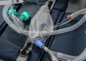 İspanya gibi İngiltere de yaşlı ve genç hastalar arasında tercihini yaptı