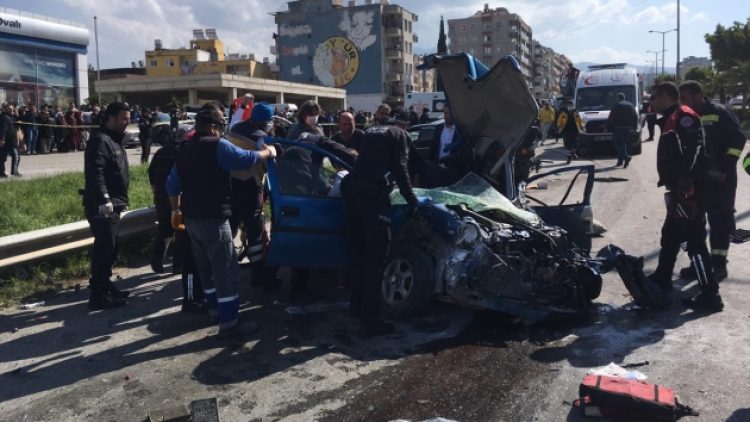 Freni boşalan TIR, uygulama noktasında araçlara çarptı: 5 ölü, 21 yaralı