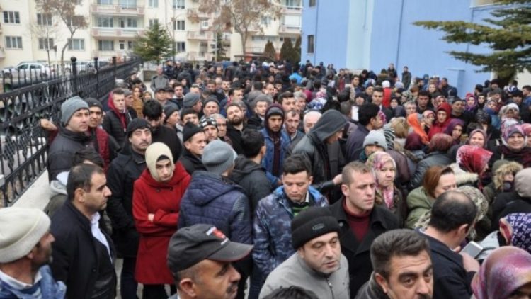 TÜİK: İşsizlik Ocak ayında 0,9 puan azaldı, yüzde 13,8 oldu