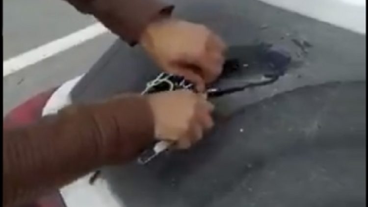 Trafik polisi araçtaki Atatürk imzasını sürücüye kazıttı!