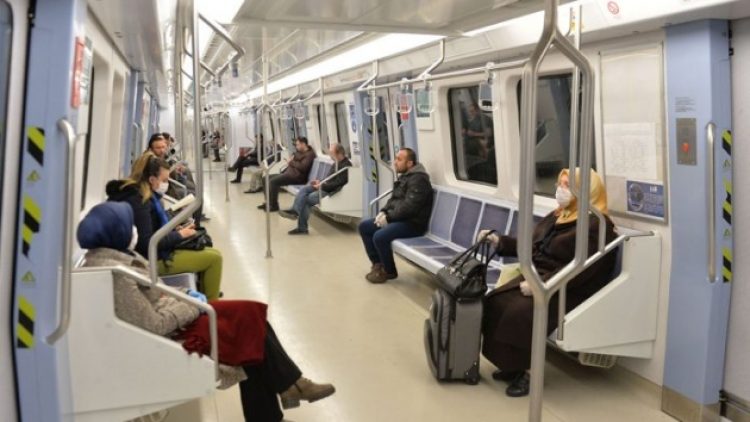 Bilim Kurulu Üyesi Akın: Sosyal mesafe uygulaması 2020’yi aşabilir