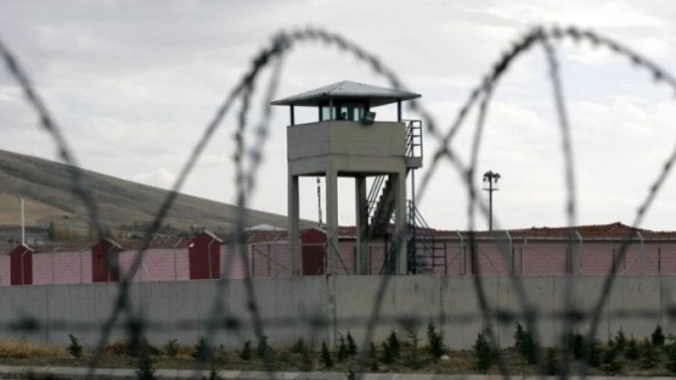 Cezaevlerindeki tüm görüşler 15 Mayıs’a kadar ertelendi!