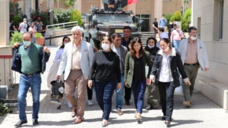 Siirt, Baykan ve Kurtalan belediye eş başkanları serbest bırakıldı