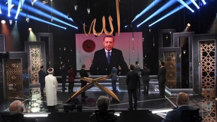 El pençe divan durdular!