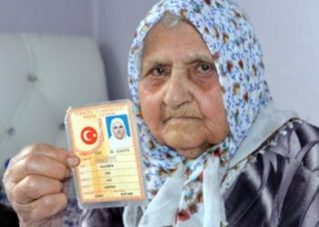 125 yaşındaki Eşe Gelebek koronayı yenen en yaşlı insan oldu