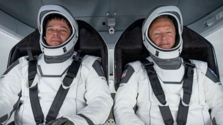 SpaceX’in ilk insanlı uçuşu başarılı şekilde gerçekleşti