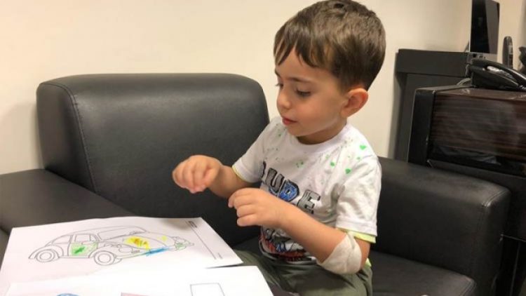 Üç yaşındaki böbrek hastası Dilgeş annesiyle cezaevinde