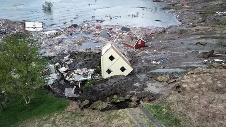 Norveç’te 8 binanın denize sürüklendiği heyelanın görüntüleri ortaya çıktı
