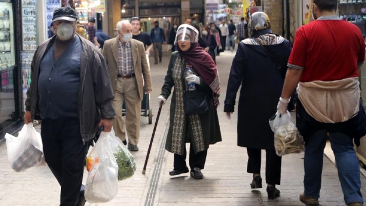65 yaş üstü Temmuz’da sokağa çıkabilecek