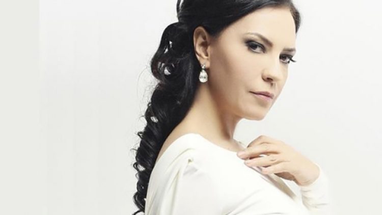 Yeşim Salkım, Saray sanatçılarına karşı