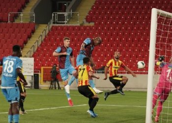 Futbol geri döndü, Trabzonspor zirvedeki yerini korudu