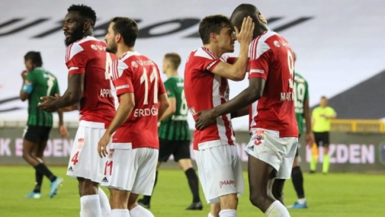 Sivasspor 52 puanla ligde 3. sıraya yükseldi