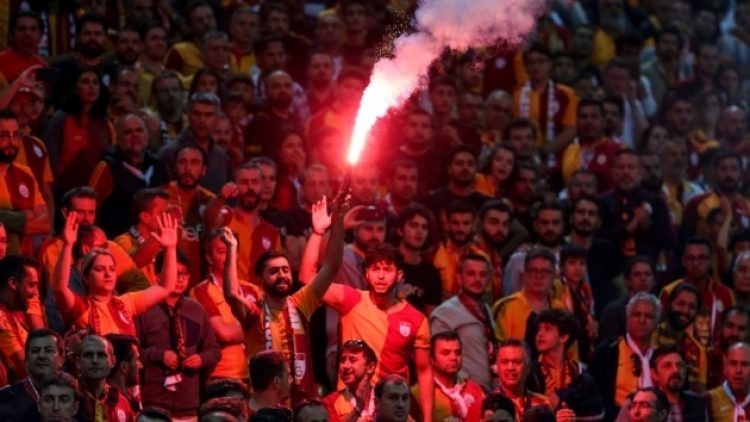 Galatasaray ilk transfer için sürpriz isimle masaya oturuyor