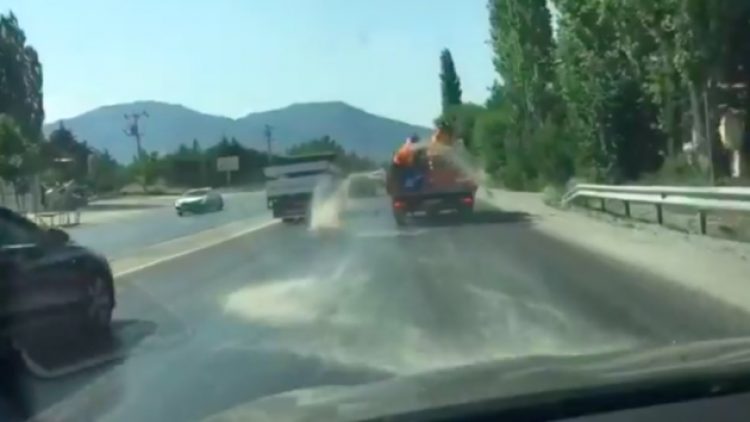 Tanal: Türkiye’de asfalt neden bu kadar kolay eriyor?