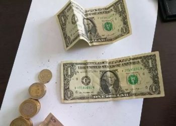 Üzerinde 2 adet F serisi 1 dolar bulunan dilenci kıskıvrak yakalandı!