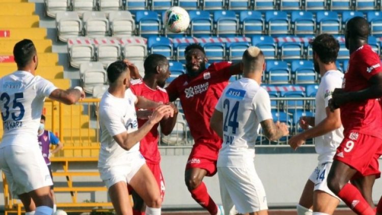 Sivasspor şampiyonluk yarışında havlu attı!