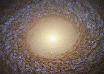 NASA’dan ortasında büyük bir boşluk olan galaksi fotoğrafı